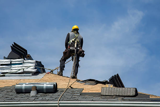 Professional Roofing technician working in San Diego, TX